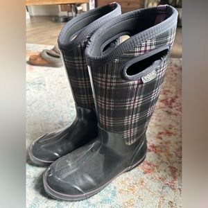 Bogs waterproof tall boots. Rubber bottom and neoprene leg